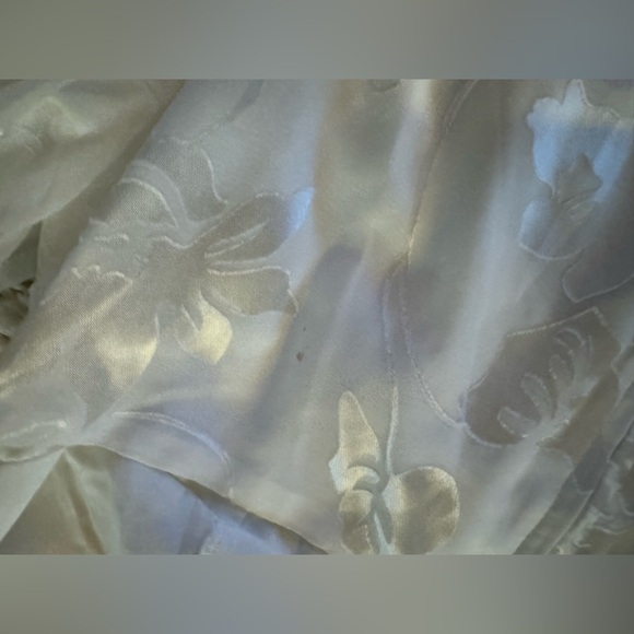 ASTR the label Dayanara Floral Burnout Puff sleeve midi dress - Picture 5 of 8